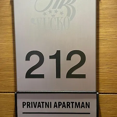 212 - Vucko - Private Host