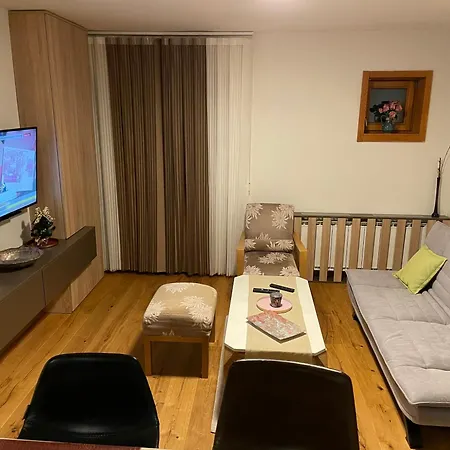 212 - Vucko - Private Host